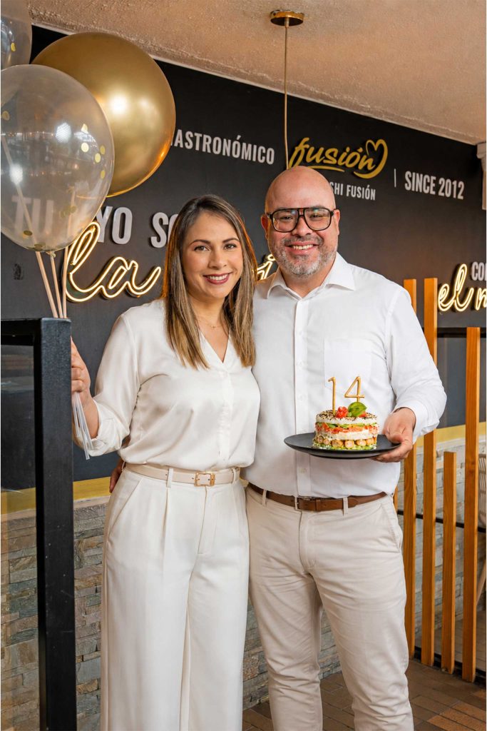 Ana y Mauro celebrando los 14 años de Sushi Fusion